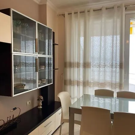 Visar Hotel- * Avlonya